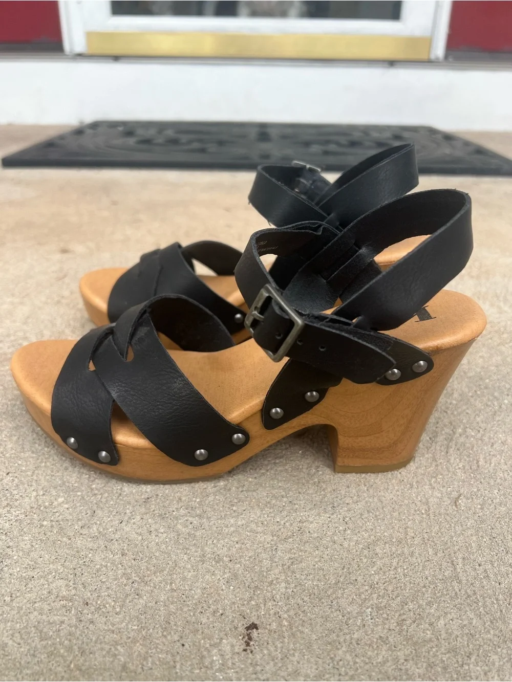 Korks Black Leather Woven Clog Platform Sandals